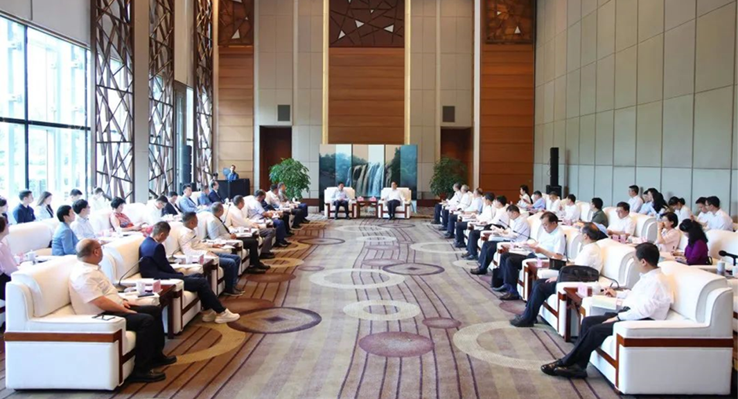 贵州省委书记徐麟会见新沪商企业家代表团一行，董事长李贤威受邀参与座谈