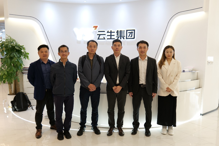 深圳市罗湖区人力资源局党组书记、局长何炼一行领导莅临云顶集团3118集团调研走访